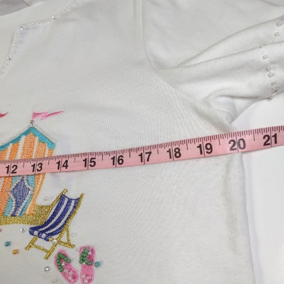 Quacker Factory Women's White Beach Hut Embroidered T-Shirt Size (M) - Picture 8 of 10